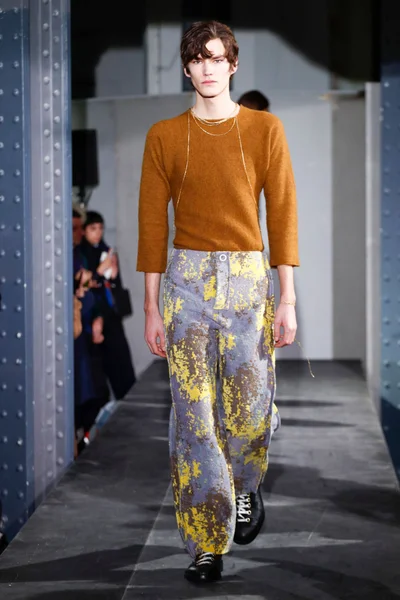 Look 3